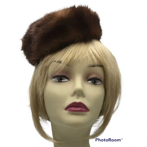 Vintage Mink hat has combs for hair Vintage Retro Mink Pill Box Hat Held on With Hair Combs With  main image 4